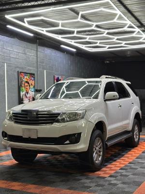 Toyota Fortuner 2015