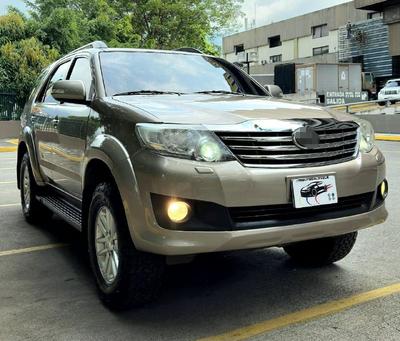 Toyota Fortuner 2012