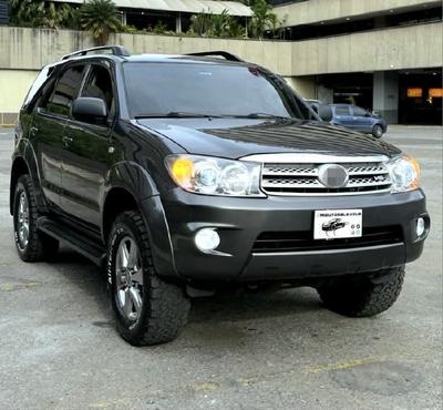 Toyota Fortuner 2012