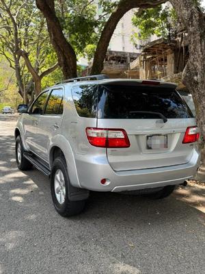 Toyota Fortuner 2011