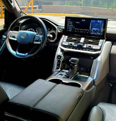 Toyota Land Cruiser 300 2023