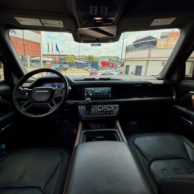Land Rover Defender P400 2021