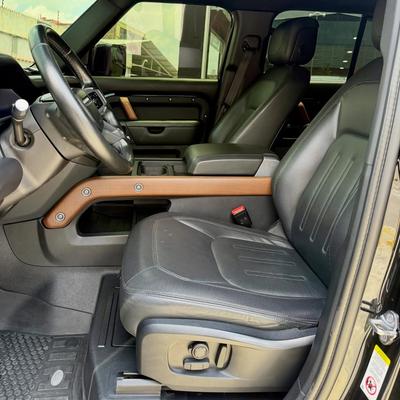 Land Rover Defender P400 2021