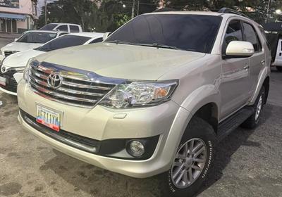 Toyota Fortuner 2015