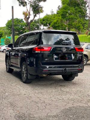 Toyota Land Cruiser 300 2024