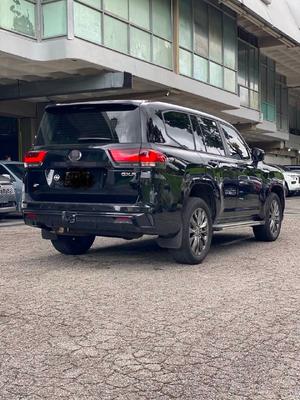 Toyota Land Cruiser 300 2024