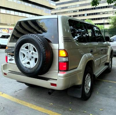Toyota Land Cruiser 2004