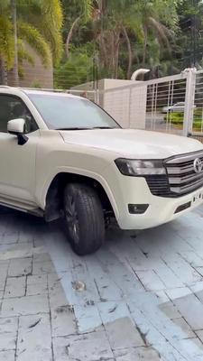 Toyota Land Cruiser 300 2024