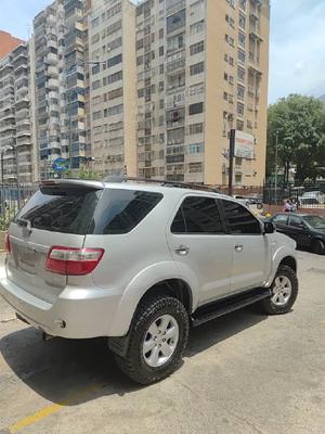Toyota Fortuner 2011