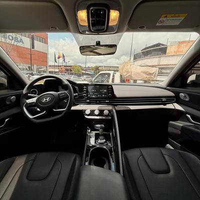 Hyundai Elantra 2025