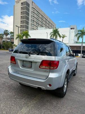 Toyota Fortuner 2008