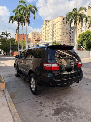 Toyota Fortuner 2011