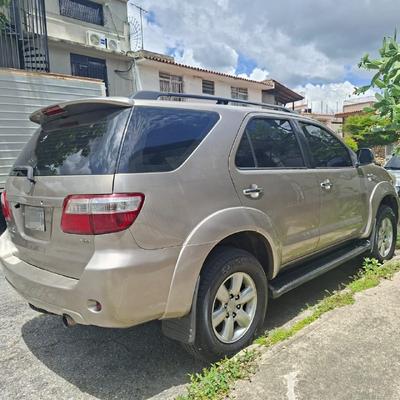 Toyota Fortuner 2010