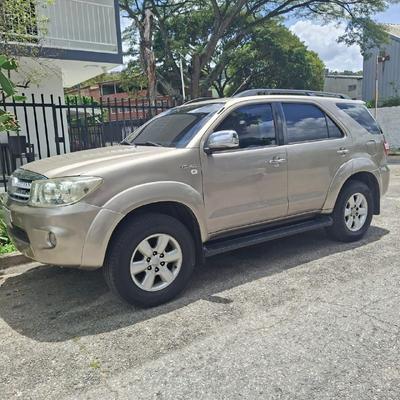 Toyota Fortuner 2010
