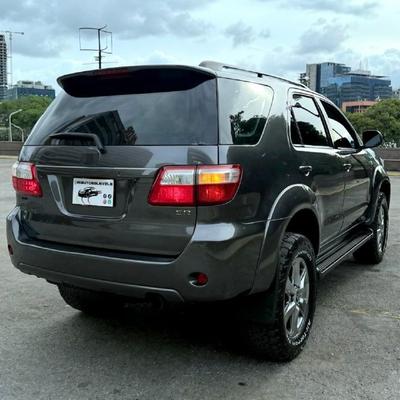 Toyota Fortuner 2012