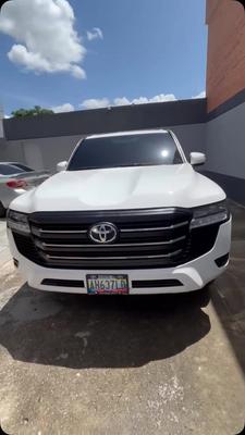 Toyota Land Cruiser 300 2025