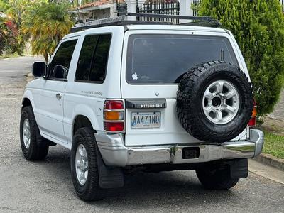 Mitsubishi Montero 2009