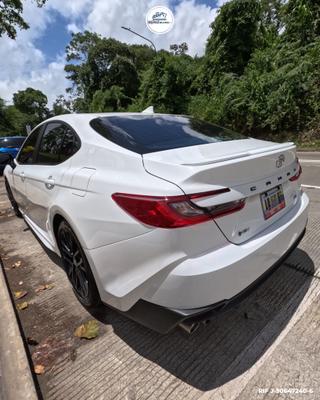 Toyota Camry SE 2026