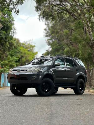 Toyota Fortuner 2011