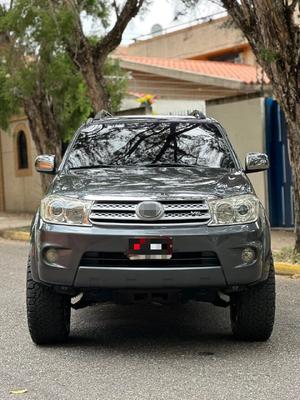 Toyota Fortuner 2011