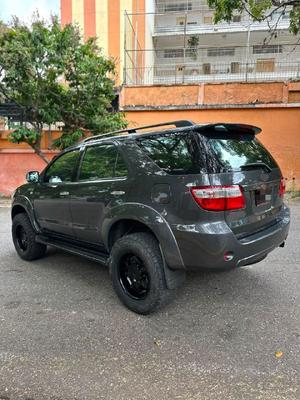 Toyota Fortuner 2011