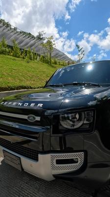 Land Rover Defender 2023