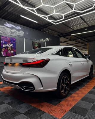 MG MG5 2025