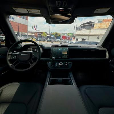 Land Rover Defender 2025