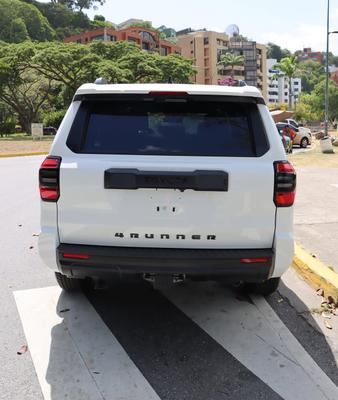 Toyota 4Runner SR5 2026