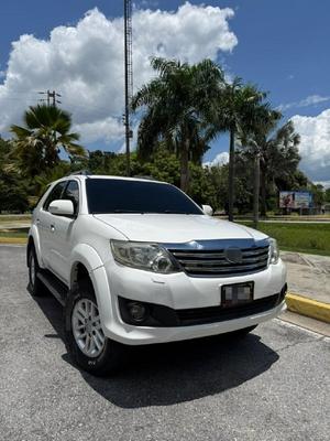 Toyota Fortuner 2012