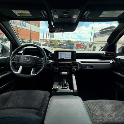 Toyota 4Runner SR5 2025