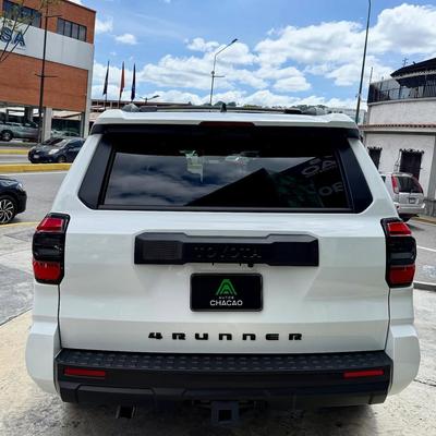 Toyota 4Runner SR5 2025