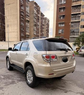 Toyota Fortuner 2012