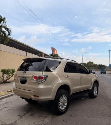 Toyota Fortuner 2012