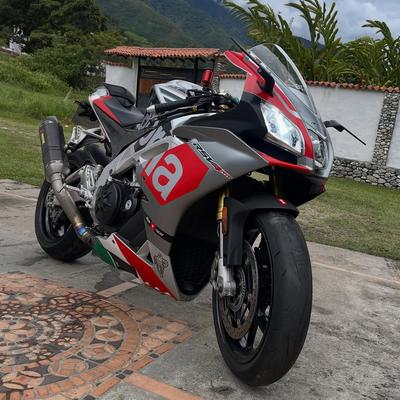Aprilia RSV4 2016