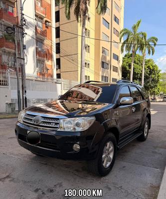 Toyota Fortuner 2011