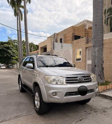 Toyota Fortuner 2011
