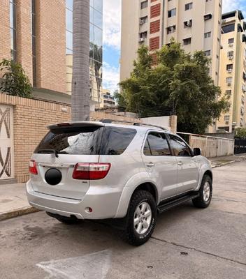 Toyota Fortuner 2011