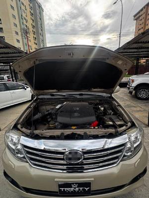 Toyota Fortuner 2012