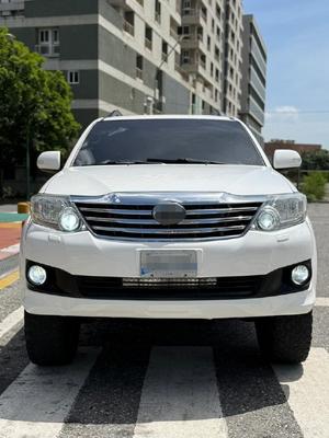 Toyota Fortuner 2015