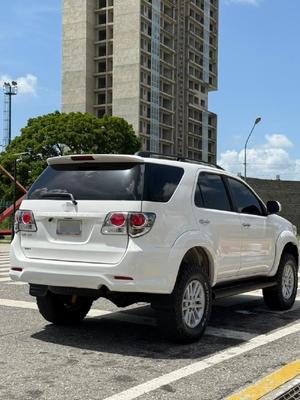 Toyota Fortuner 2015