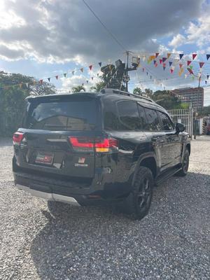 Toyota Land Cruiser 300 GR-Sport 2024