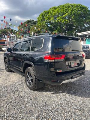 Toyota Land Cruiser 300 GR-Sport 2024