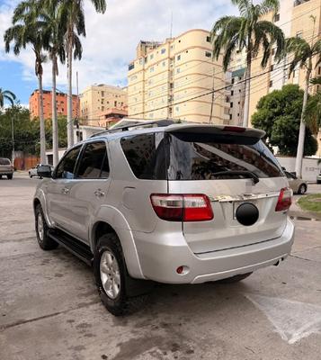 Toyota Fortuner 2011
