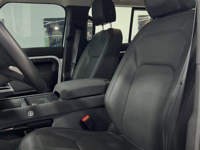 Land Rover Defender 2023