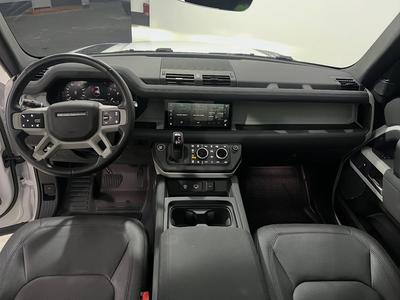 Land Rover Defender 2023
