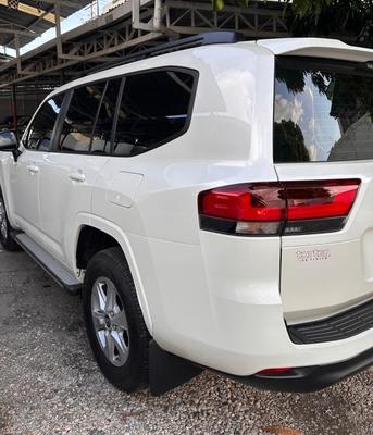 Toyota Land Cruiser 300 2025
