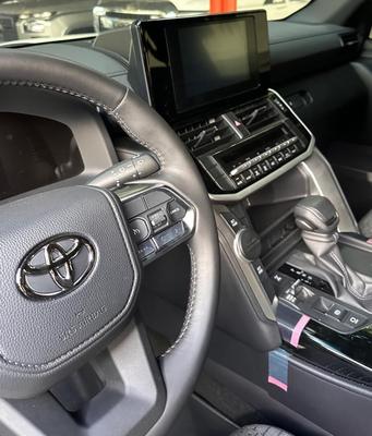 Toyota Land Cruiser 300 2025