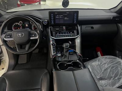 Toyota Land Cruiser 300 2024