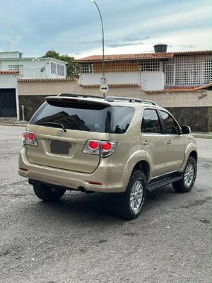 Toyota Fortuner 2014